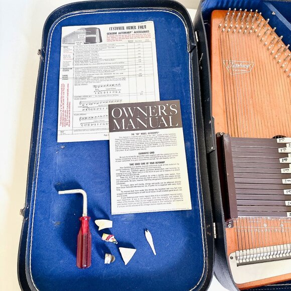 AUTOHARP BY OSCAR SCHMIDT WITH CARRYING CASE BH MODEL - Picture 11 of 16